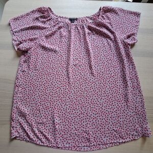 Ann Taylor floral top size M red